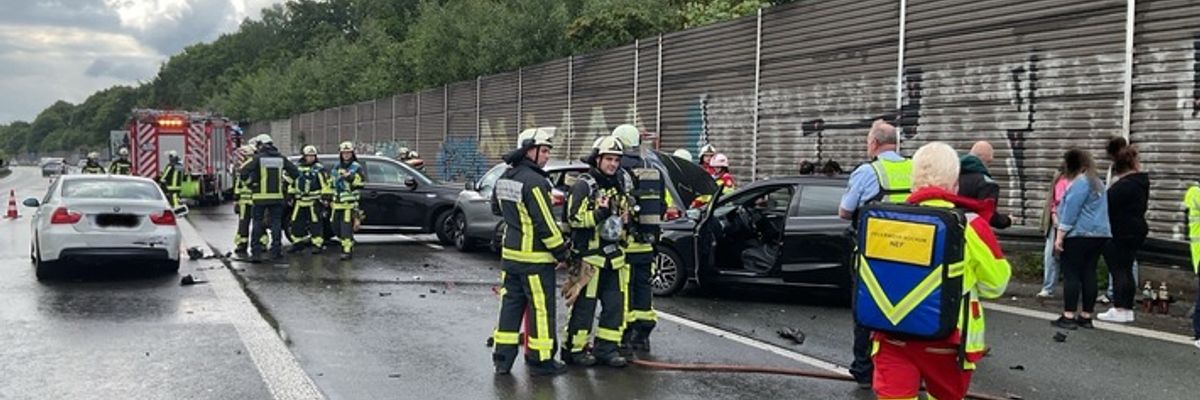 FW-BO: Verkehrsunfall auf A448 mit mehreren Pkw