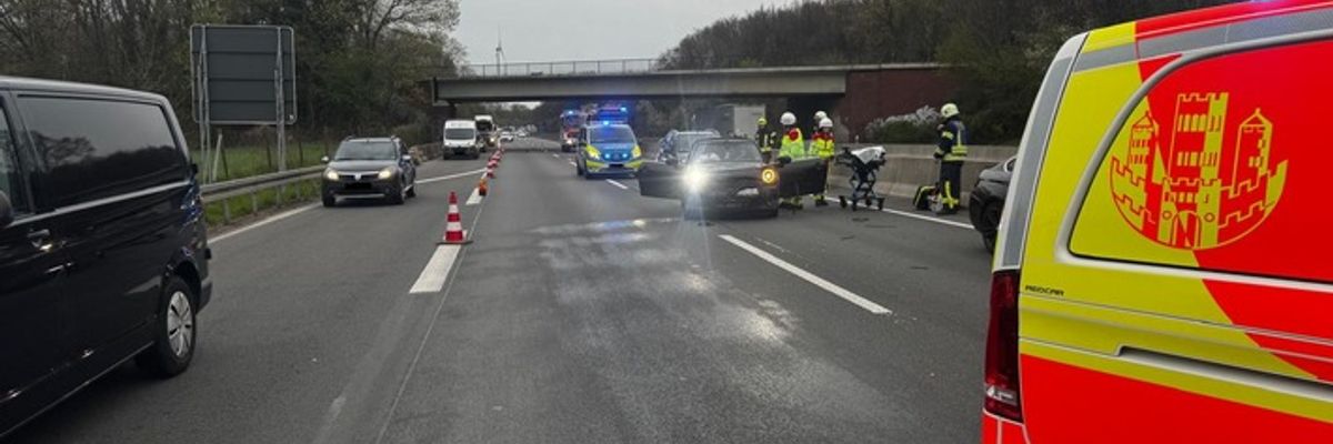 FW Dinslaken: Ereignisreicher Montag für die Feuerwehr Dinslaken
