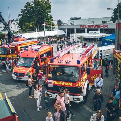 Feuerwehr MTK: Sommer, Cocktails und Blaulicht-Erlebnisse: Die Feuerwehr-Veranstaltungen 2025 in Hattersheim am Main