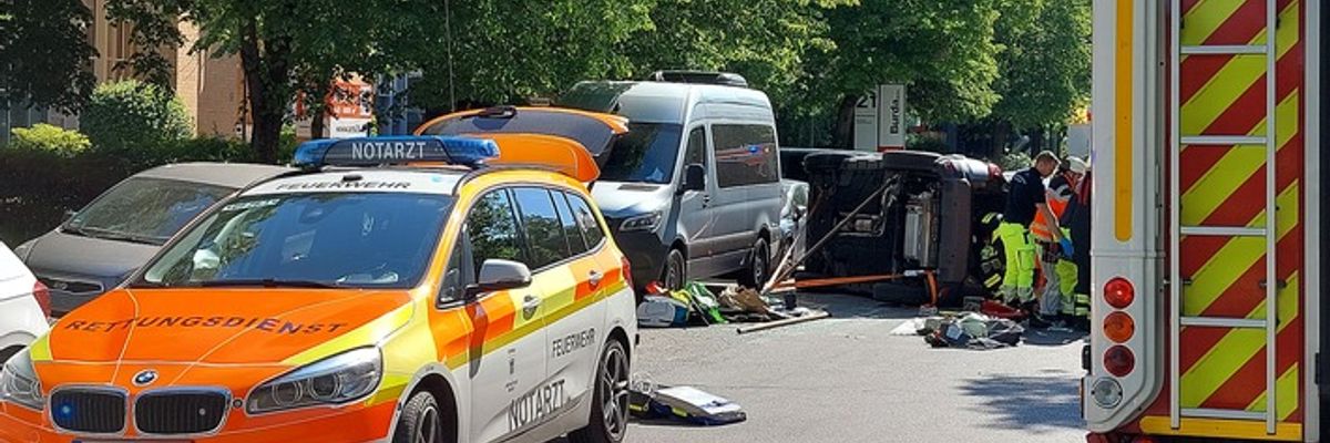 FW-M: Medizinischer Notfall führt zu Verkehrsunfall (Bogenhausen)