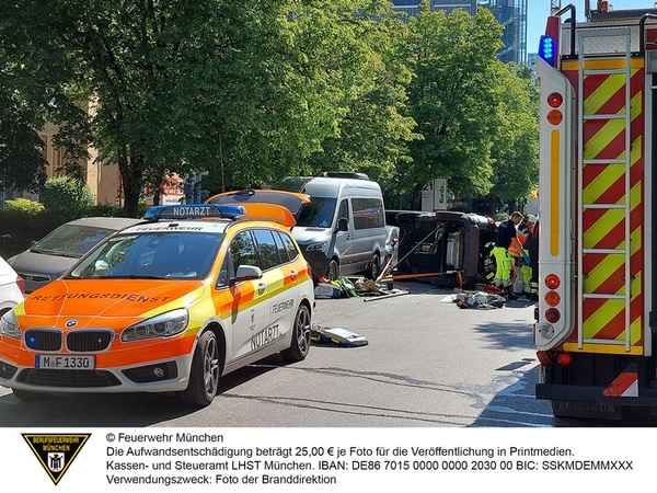 FW-M: Medizinischer Notfall führt zu Verkehrsunfall (Bogenhausen)
