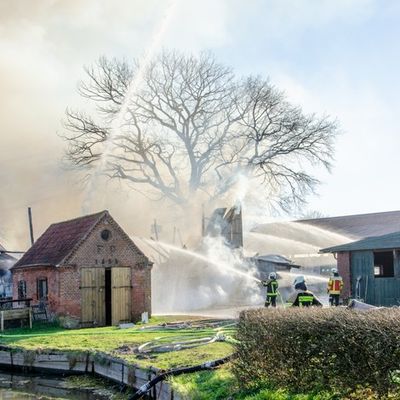 FW-RD: Scheune auf Pferdehof in Blumenthal abgebrannt