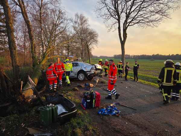 FW-ROW: Schwerer Verkehrsunfall auf der K210 - Fahrer tödlich verletzt