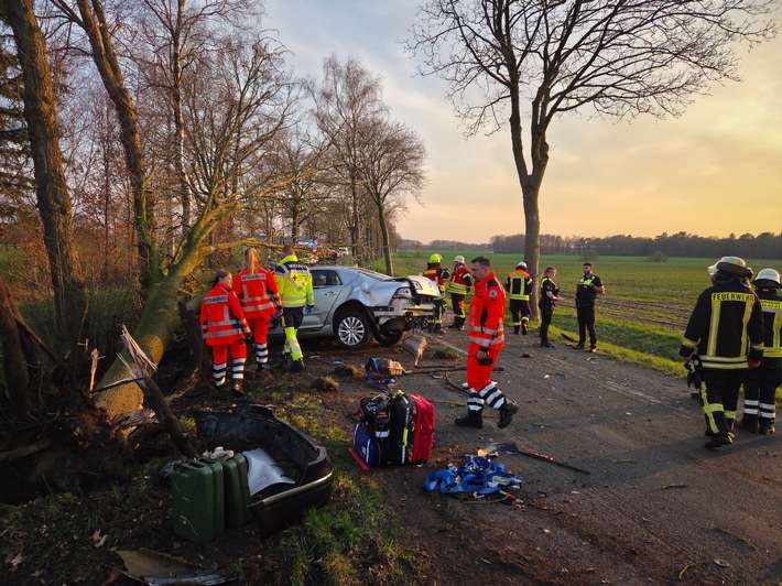 FW-ROW: Schwerer Verkehrsunfall auf der K210 - Fahrer tödlich verletzt