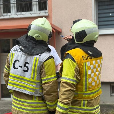 FW Dresden: Wohnungsbrand in Mehrfamilienhaus