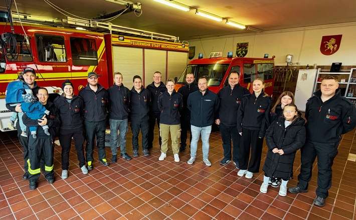 FW Mechernich: Feuerwehr unterstützt Wartung von 40 Defibrillatoren im Stadtgebiet