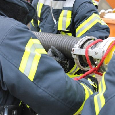 FFW Bergen: 23 neue Einsatzkräfte für die Stadtfeuerwehr Bergen - Erfolgreicher Abschluss der QS 1 Ausbildung