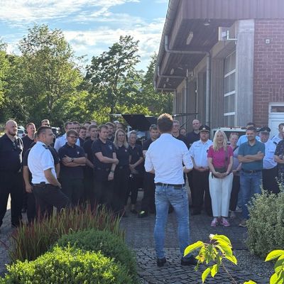 FW Beverungen: Feuerwehr Beverungen stellt neue Einsatzfahrzeuge und moderne Logistikkomponenten offiziell in Dienst / Eine Investition in die Sicherheit der Beverunger Bevölkerung