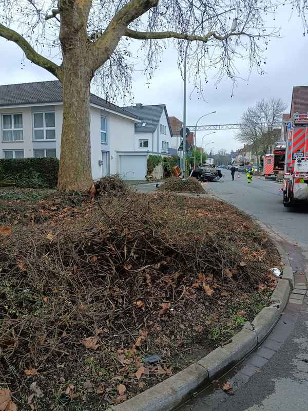 FW Paderborn: Verkehrsunfall Penzlinger Straße