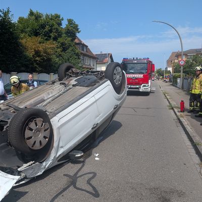 Feuerwehr Weil: Verkehrsunfall & Flächenbrand in Weil am Rhein