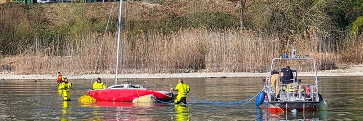 FW Konstanz: Gestrandetes Segelboot