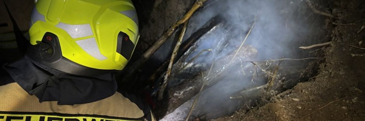 FW Alpen: Brand am Freizeitsee in Menzelen