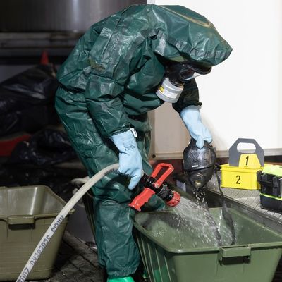 FW-SE: Gefahrgutaustritt auf Betriebsgelände