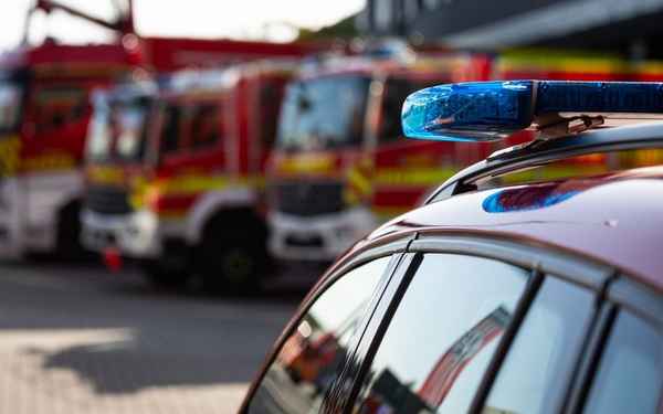 FW-MH: Drei Leichtverletzte bei zwei zeitgleichen Verkehrsunfällen auf der Autobahn A40