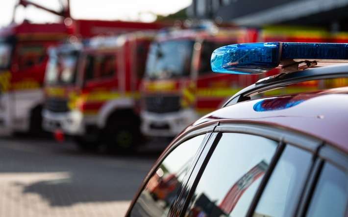 FW-MH: Drei Leichtverletzte bei zwei zeitgleichen Verkehrsunfällen auf der Autobahn A40