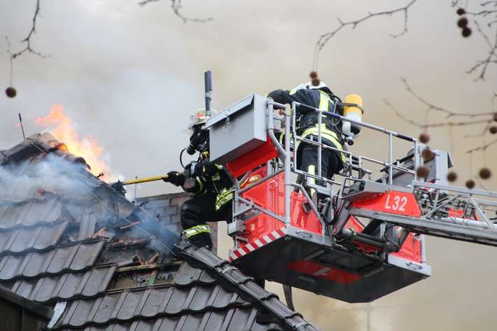 FW-BN: Balkonbrand in Bonn-Pützchen