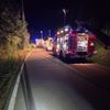 KFV-CW: PKW stürzt nachts Böschung hinunter / Feuerwehr schlägt Schneise in Wald / Eingeklemmte Schwerverletzte befreit