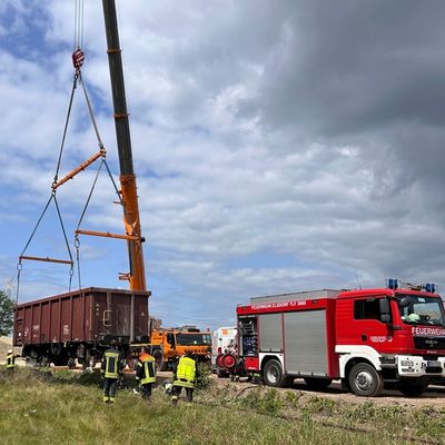 FW-ROW: Rauchmelder, Brände, Türöffnungen und Unfälle - Ehrenamtliche Feuerwehrkräfte in der Samtgemeinde Zeven im Dauereinsatz