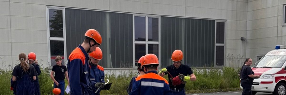 FW-EN: Jugendflamme erfolgreich abgenommen: 140 Nachwuchskräfte zeigen ihr Können in Hattingen