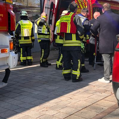 FW Horn-Bad Meinberg: CO2-Austritt verletzt fünf Personen - zwei bewusstlose Personen durch Feuerwehr gerettet - komplexer Einsatz dauert 15 Stunden