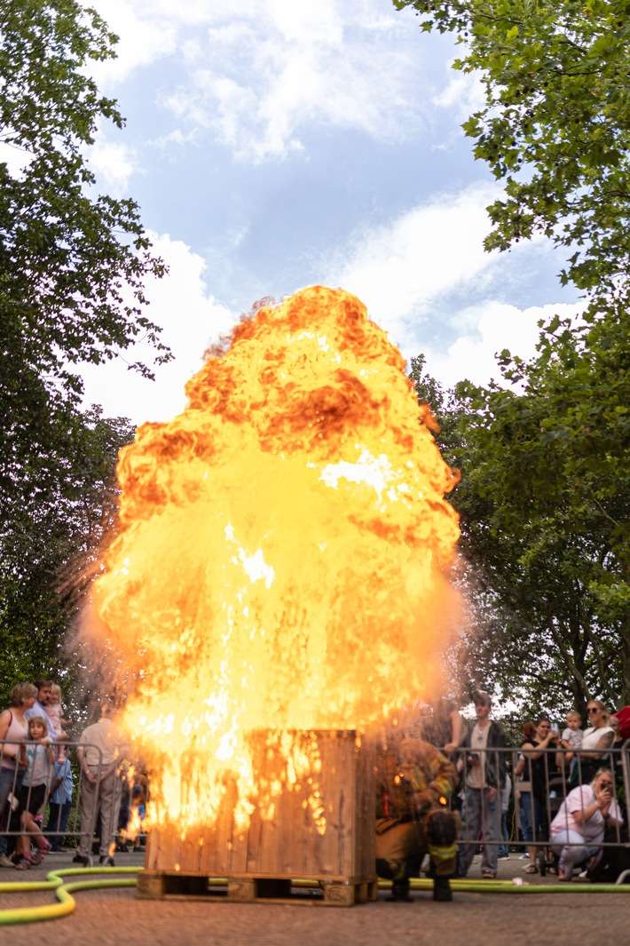 FW Ratingen: Blaulichtmeile Ratingen - Ein Tag voller Staunen und guter Laune