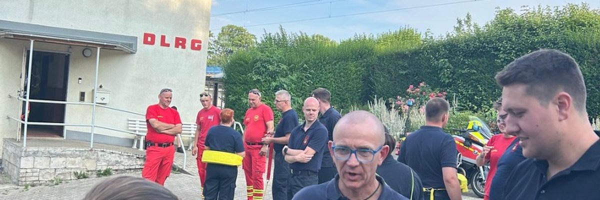 FW-EN: Der Löschzug 3 (Wengern / Esborn) übt gemeinsam mit der DLRG die Personenrettung aus Gewässern