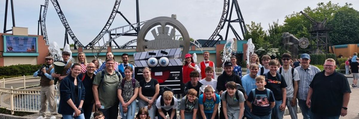 FW-AR: Jugendfeuerwehr Neheim unternimmt unvergesslichen Ausflug in den Movie Park Germany