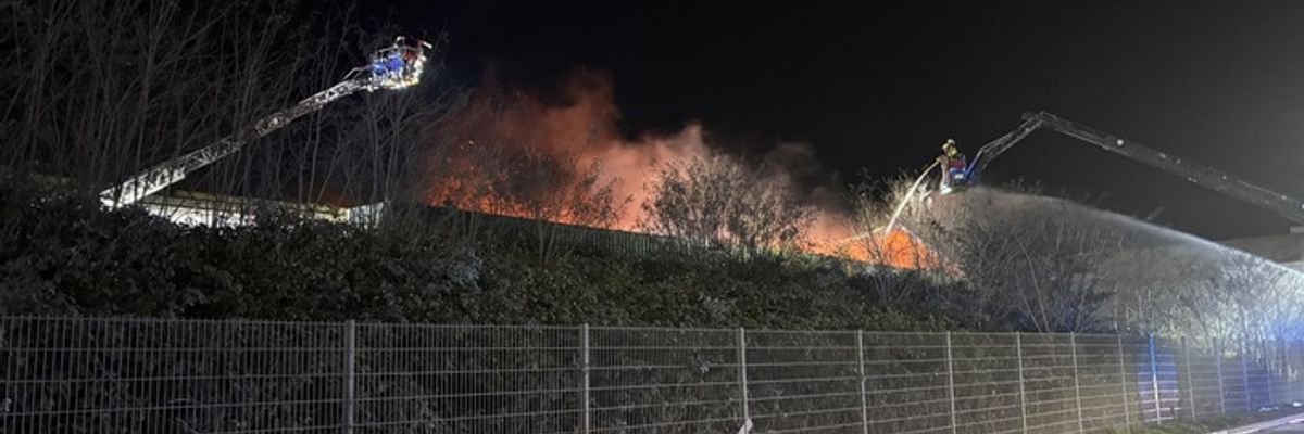 FW Kreis Soest: Folgemeldung - Brand im Industriebetrieb