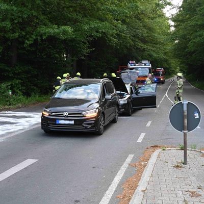 FW Pulheim: Auffahrunfall im Kreuzungsbereich der L213