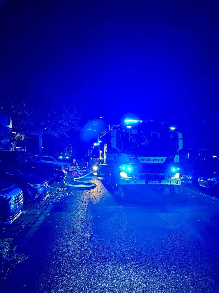 FW Ratingen: Küchenbrand in Ratingen-Ost