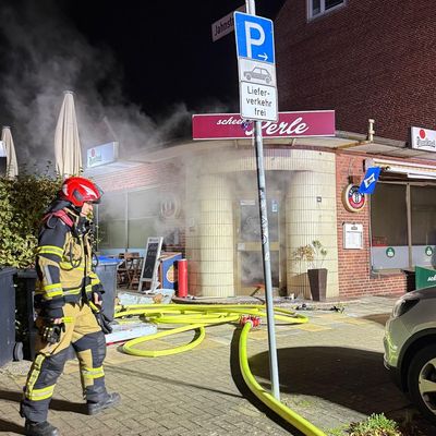 FW-PI: Feuer in einem Lokal in Schenefeld - angrenzendes Wohnhaus evakuiert