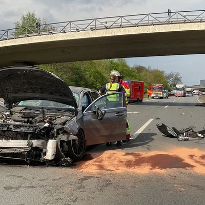 FW-DO: Ein Verkehrsunfall und eine ausgelöste Brandmeldeanlage im Tunnel Wambel sorgen für Stau auf der B236