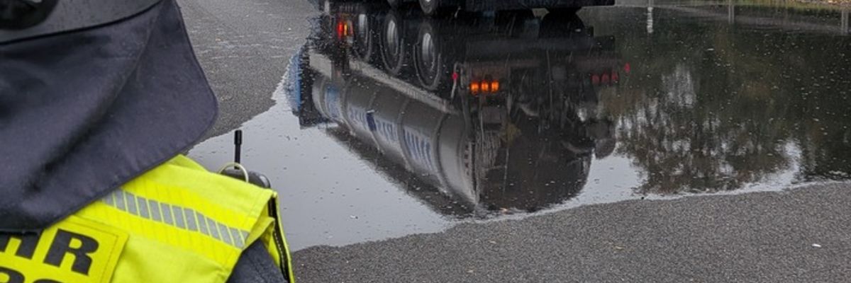 FW Kranenburg: Biomasse statt Gefahrgut: Größerer Feuerwehreinsatz auf der B9 neu