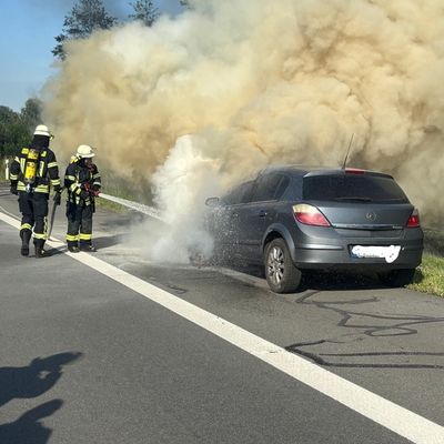 FW-ROW: Pkw brennt auf der BAB 1