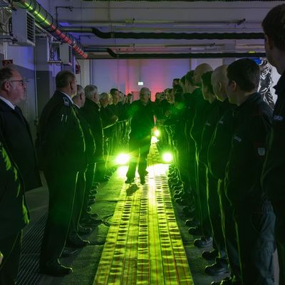 FW Tönisvorst: Über vier Jahrzehnte Engagement - Feuerwehr Tönisvorst verabschiedet Manfred Sanders in die Ehrenabteilung