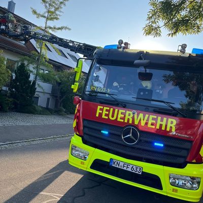 FW Reichenau: Verletzte Person aus Dachgeschoss gerettet, Reichenau-Lindenbühl, 11.08.2025