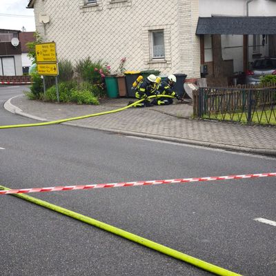 FW VG Westerburg: +++ Presseabschlussmeldung +++ Umfangreicher Feuerwehreinsatz in Langenhahn nach Gasaustritt aus Flüssiggastank