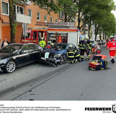 FW-M: Technische Rettung nach Verkehrsunfall (Neuhausen)