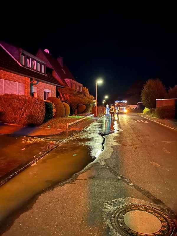 FW-Schermbeck: Wasserrohrbruch