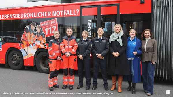 FW-HH: Ein Bus mit klarer Botschaft: Die richtige Nummer im richtigen Moment!