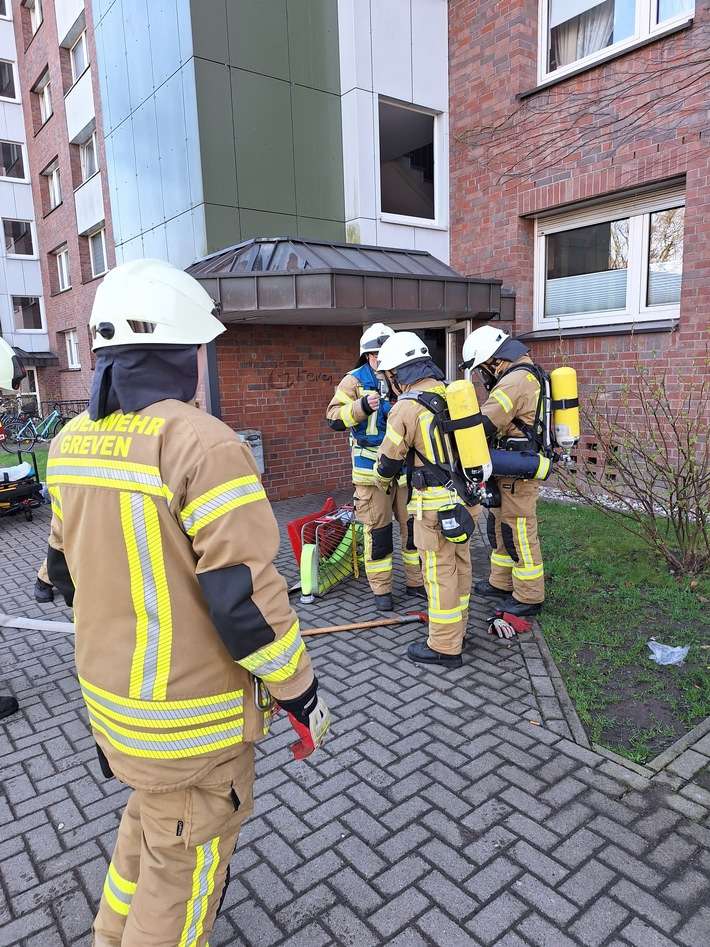 FW-Greven: Zimmerbrände beschäftigen Feuerwehr Greven.