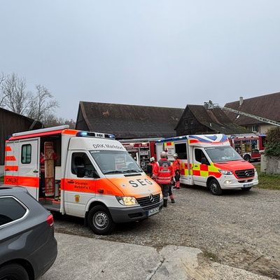 KFV Bodenseekreis: Großer Feuerwehreinsatz wegen Schwelbrand in Wiggenweiler