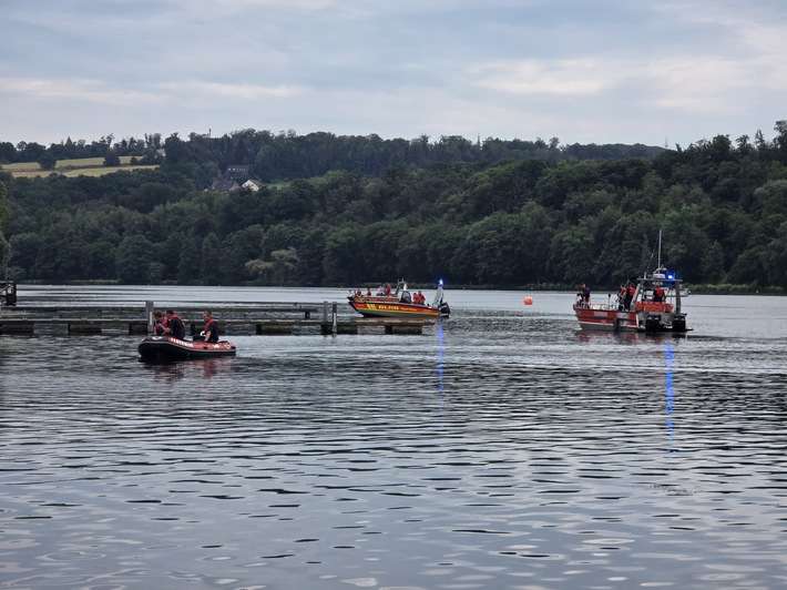 FW-E: Erneuter Wasserrettungseinsatz am Baldeneysee - zahlreiche Einsatzkräfte suchen nach mutmaßlicher Person
