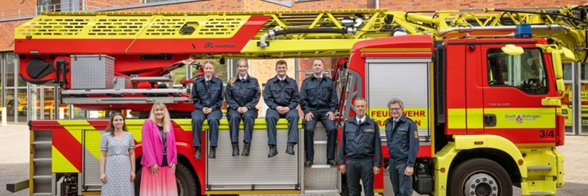 FW Ratingen: Neue Nachwuchskräfte starten bei der Feuerwehr