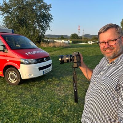 FW Weinheim: Sammelfieber in Uniform Die Weinheimer Feuerwehr wird zum Stickeralbum