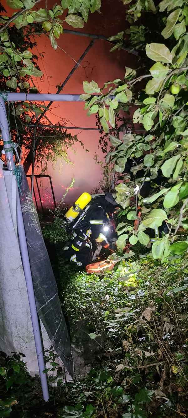 FW-Schermbeck: Brand Gartenlaube