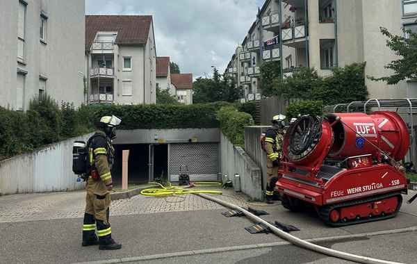 FW Stuttgart: Brennender PKW in Tiefgarage