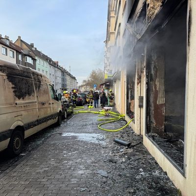 FW-GE: Ladenlokal im Vollbrand