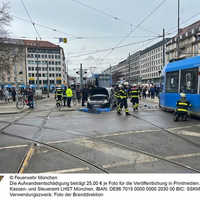 FW-M: Unfall mit Tram endet glimpflich (Ludwigsvorstadt)