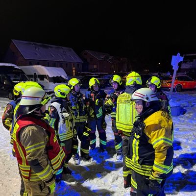 FW-PI: Großbrand in Mehrfamilienhaus - umfangreicher Feuerwehreinsatz in Rellingen
